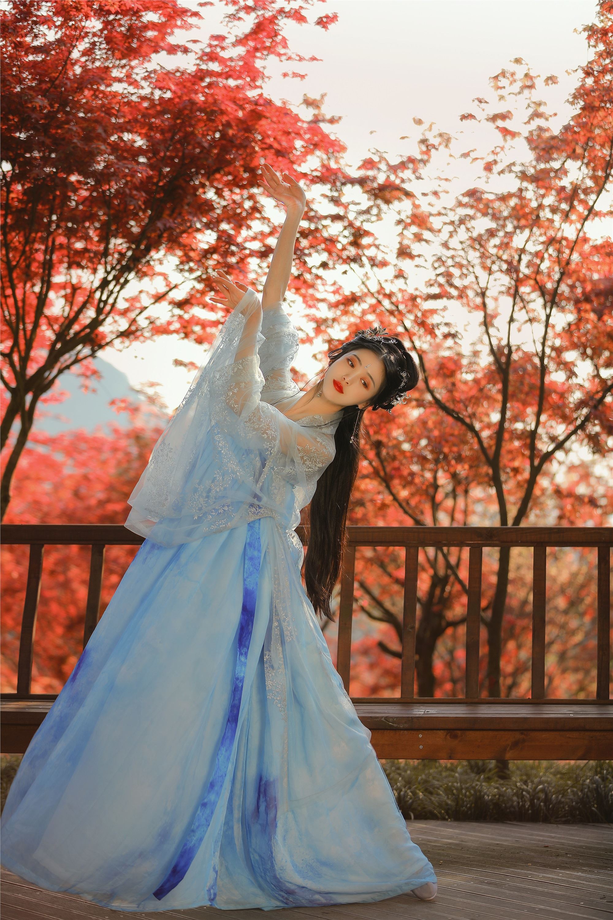 YITUYU艺图语 2021.08.23 秋枫萧瑟 吉祥祥